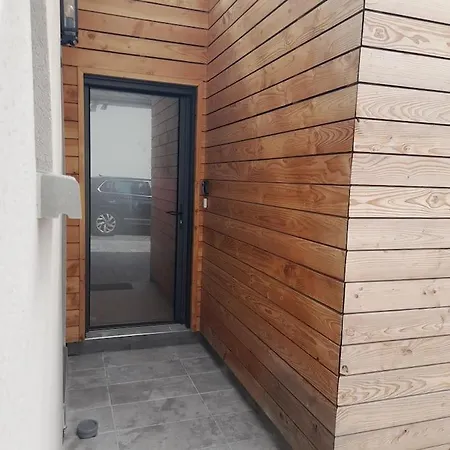 Joli Avec Stationnement Gratuit Dans La Rue Apartment